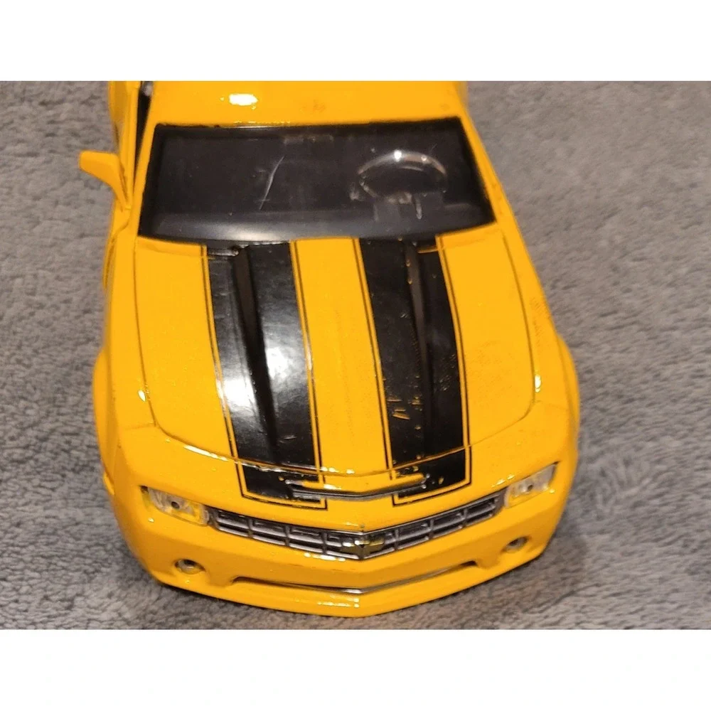 Jada 2006 Chevrolet Camaro Concept Bumblebee Yellow Diecast Model Car